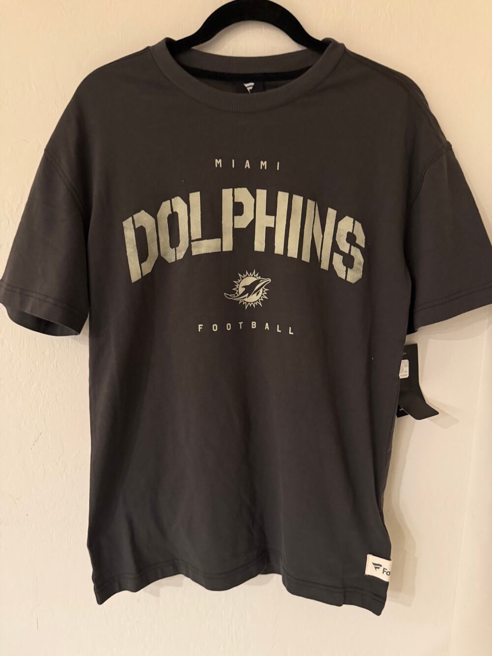Men's Fanatics Charcoal Miami Dolphins Weathered T-Shirt -Small NWT Retail $54
